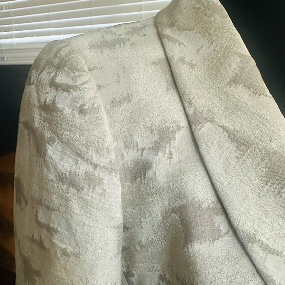 Armani Collezioni Cream and Gray Classic Blazer Size 6 - Picture 2 of 11